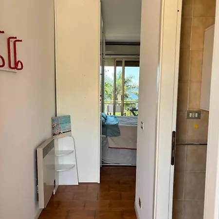 Apartment Cozy Seaside Retreat With Sea View & Pool Sanremo