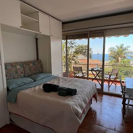 Cozy Seaside Retreat With Sea View & Pool Apartment