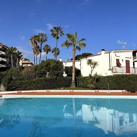 Apartment Cozy Seaside Retreat With Sea View & Pool Sanremo