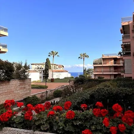 Appartamento Cozy Seaside Retreat With Sea View & Pool Sanremo